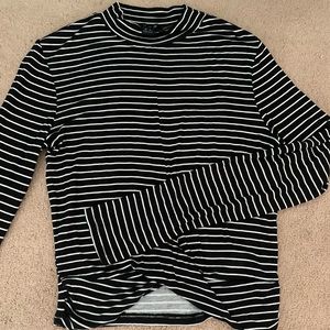 never worn| black & white striped mock neck